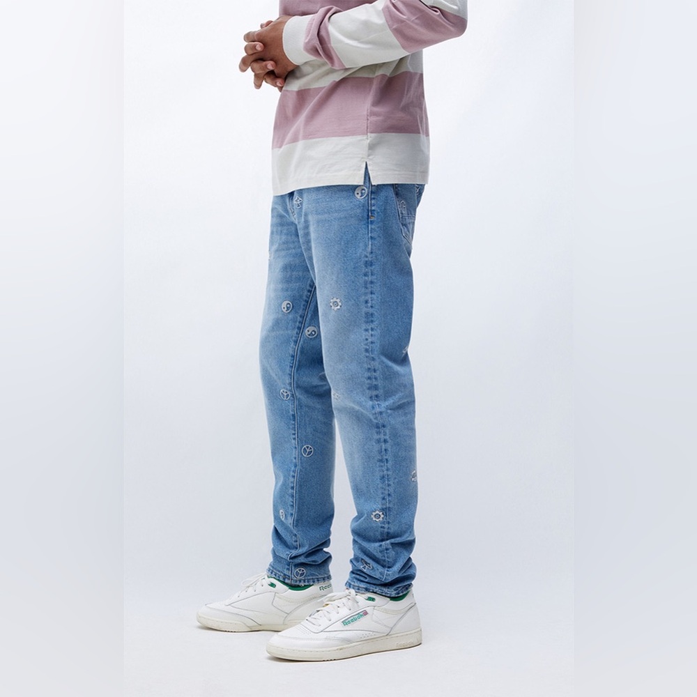 PacSun Kash Medium Indigo Embroidered Slim Taper Jeans - Picture 2 of 11
